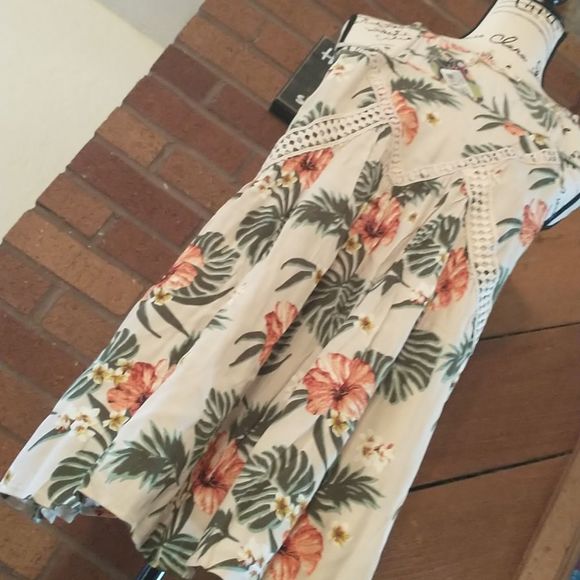 Miss me Girls Large Hibiscus Palm Leaf Print with Beige Background. New with Tag - Picture 1 of 3